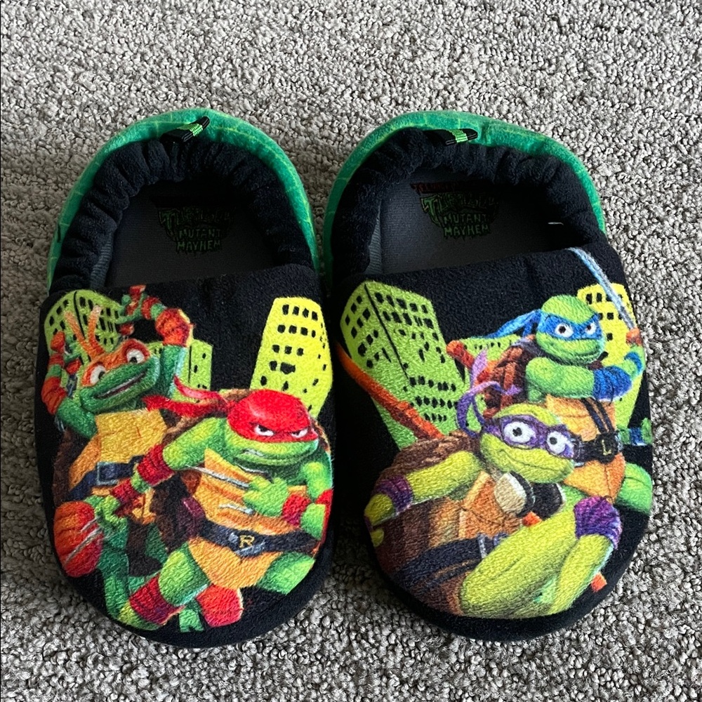 Teenage Mutant Ninja Turtles Kids Slippers - Black and Green